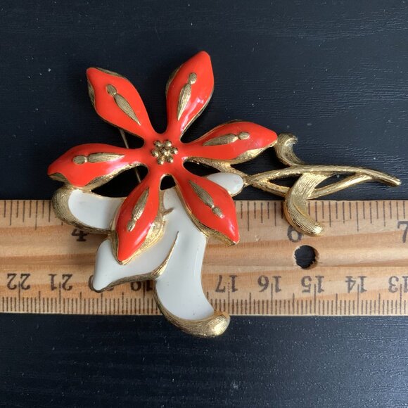 Monet Flower Brooch - Picture 2 of 5